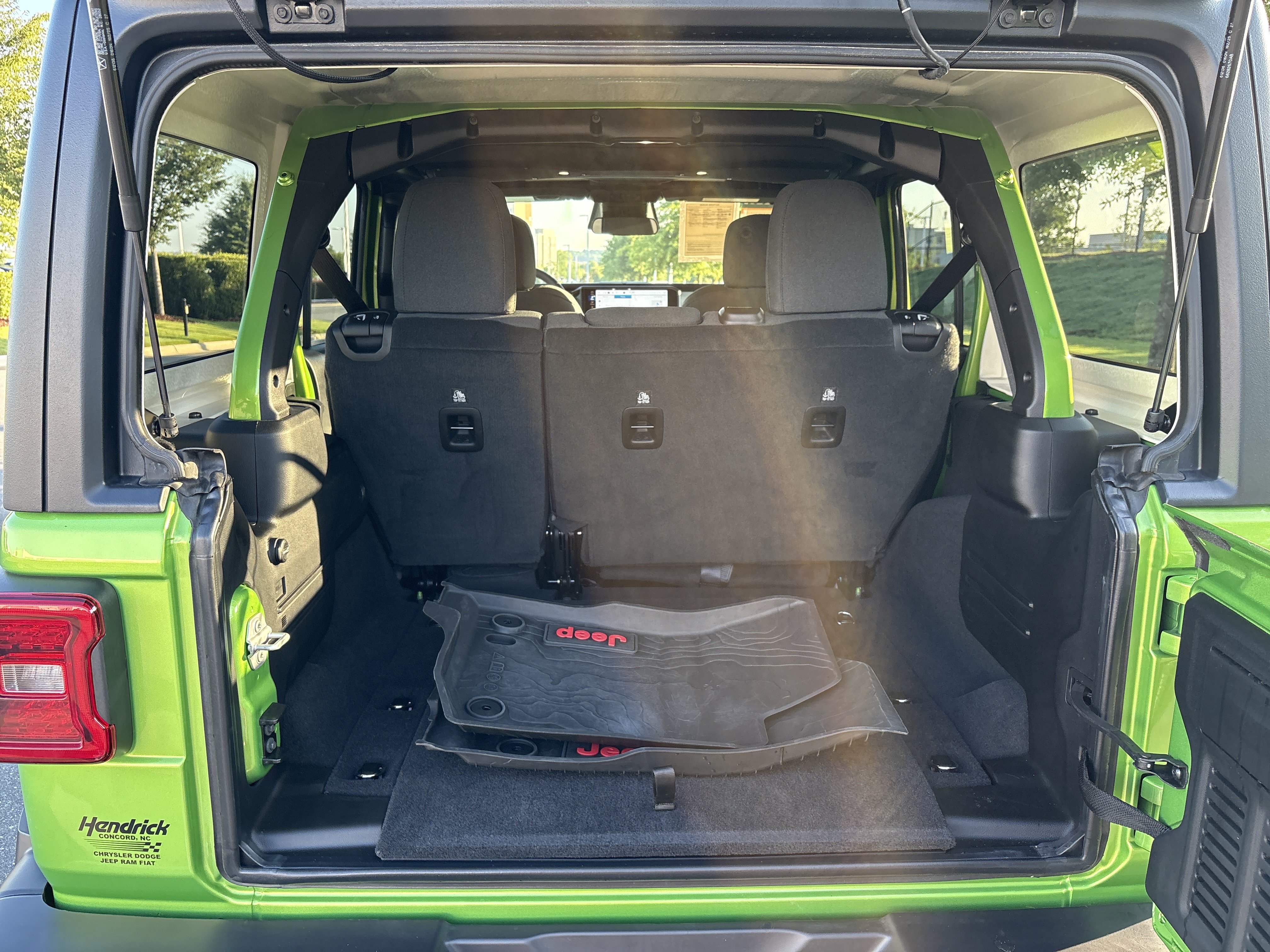 Used 2025 Jeep Wrangler Unlimited Sport AWD/4WD image 34