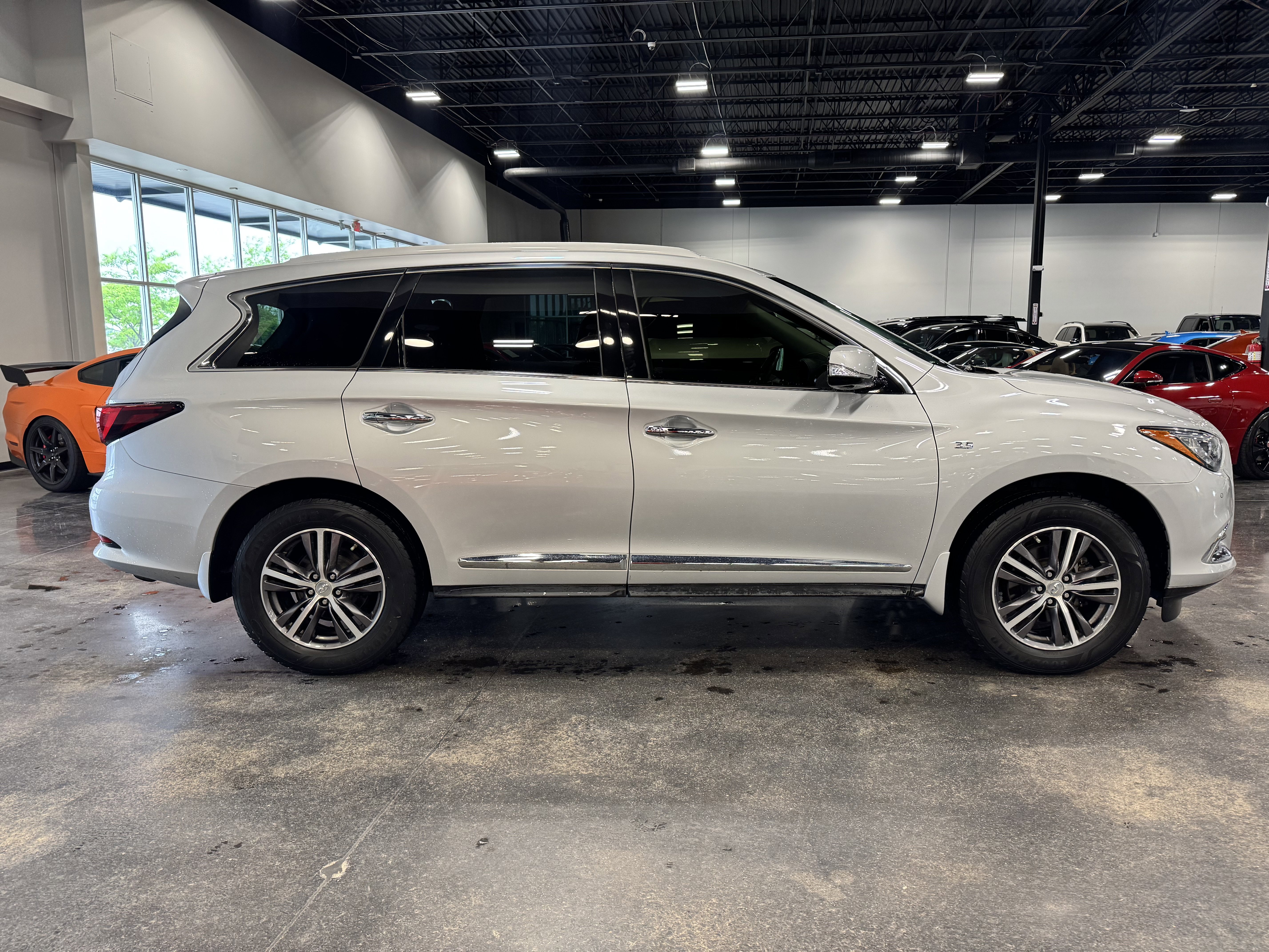 Used 2017 INFINITI QX60 Luxe w/ Premium Plus Package AWD/4WD image 18