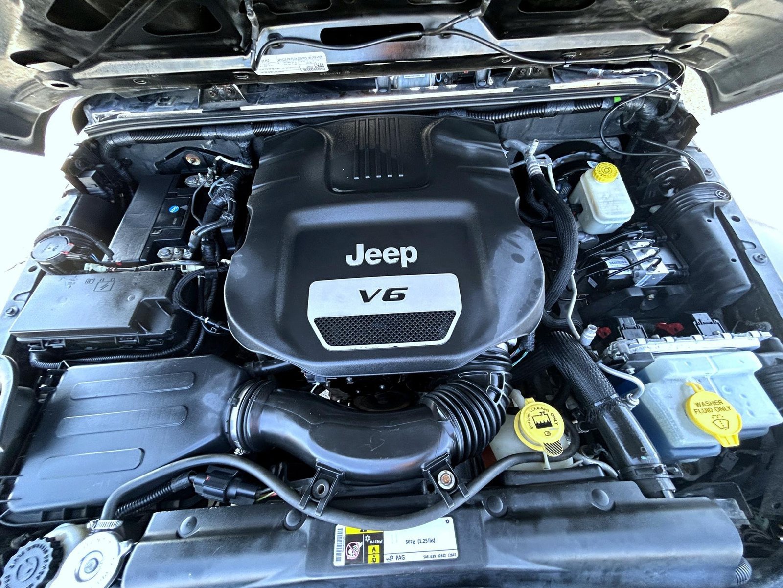 Used 2015 Jeep Wrangler Unlimited Rubicon AWD/4WD image 24