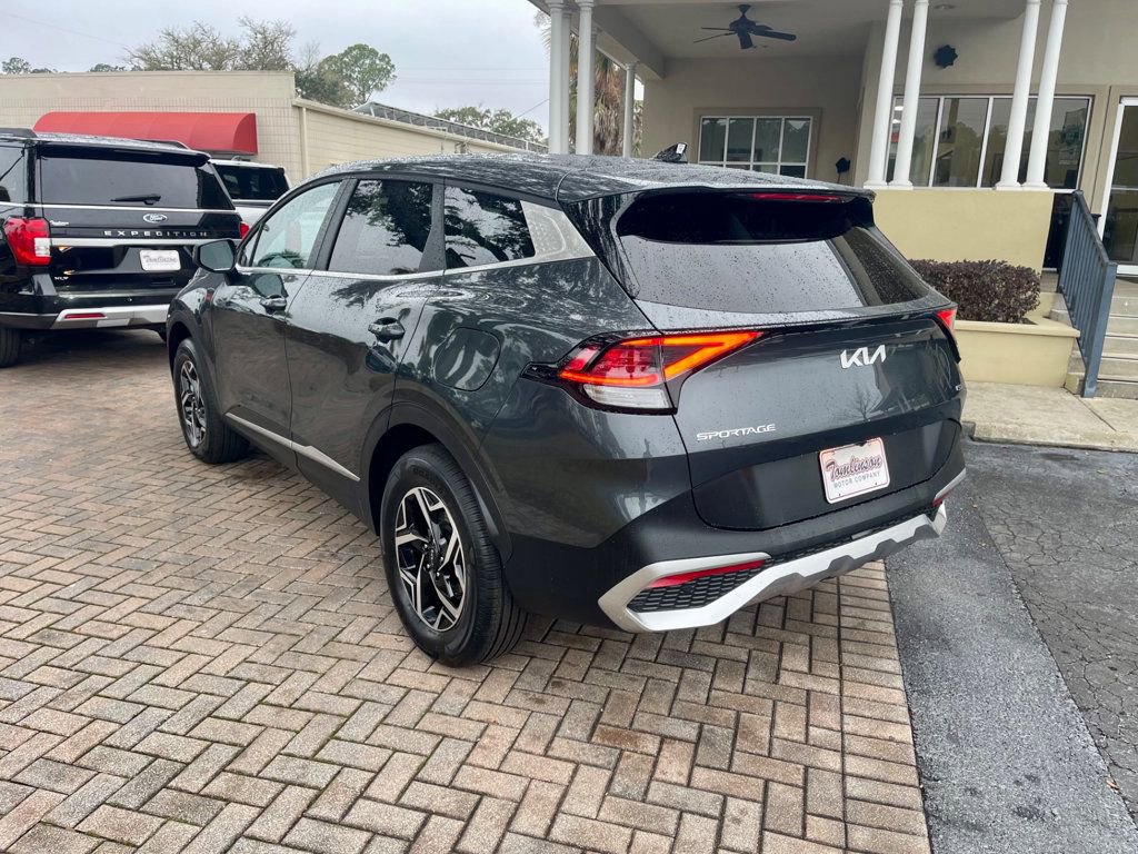 Used 2025 Kia Sportage LX image 3