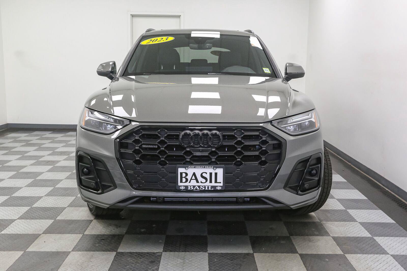 Used 2023 Audi Q5 2.0T Premium Plus w/ Premium Plus Package AWD/4WD image 3