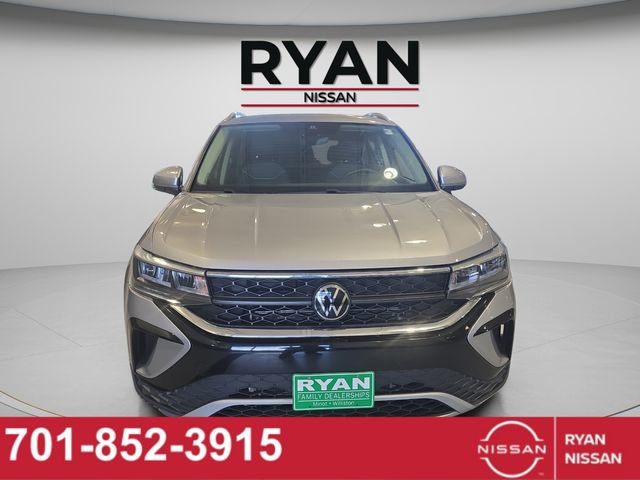 Used 2024 Volkswagen Taos SE image 12