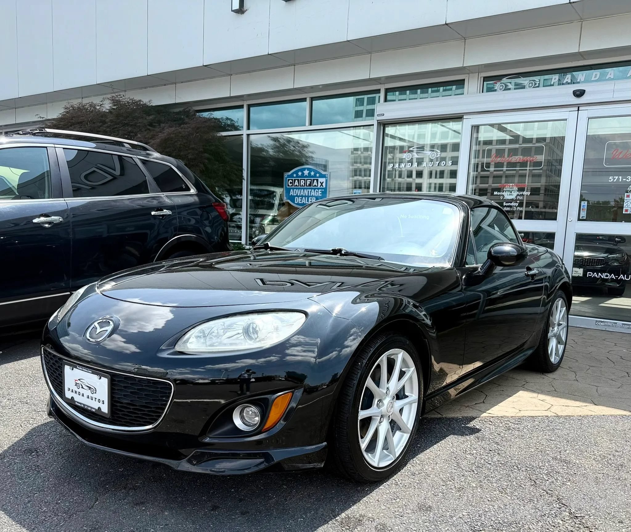 Used 2009 MAZDA MX-5 Miata Grand Touring w/ Premium Pkg RWD image 4