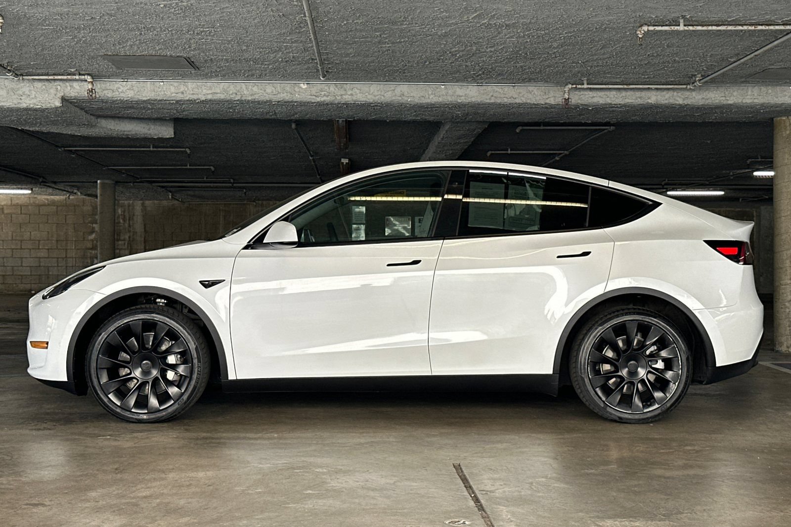 Used 2023 Tesla Model Y Long Range AWD/4WD image 6