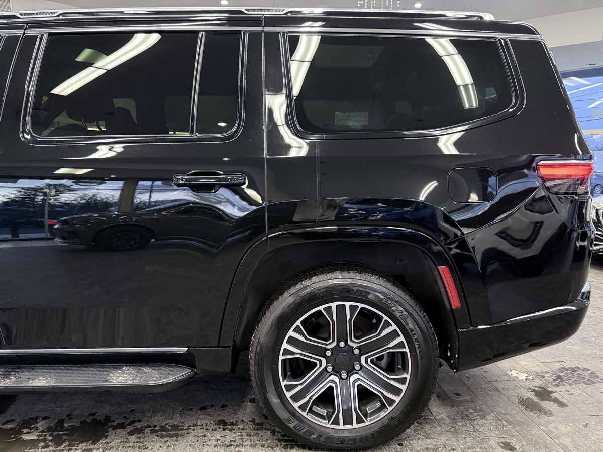 Used 2024 Jeep Wagoneer 4WD w/ Premium Group I image 15