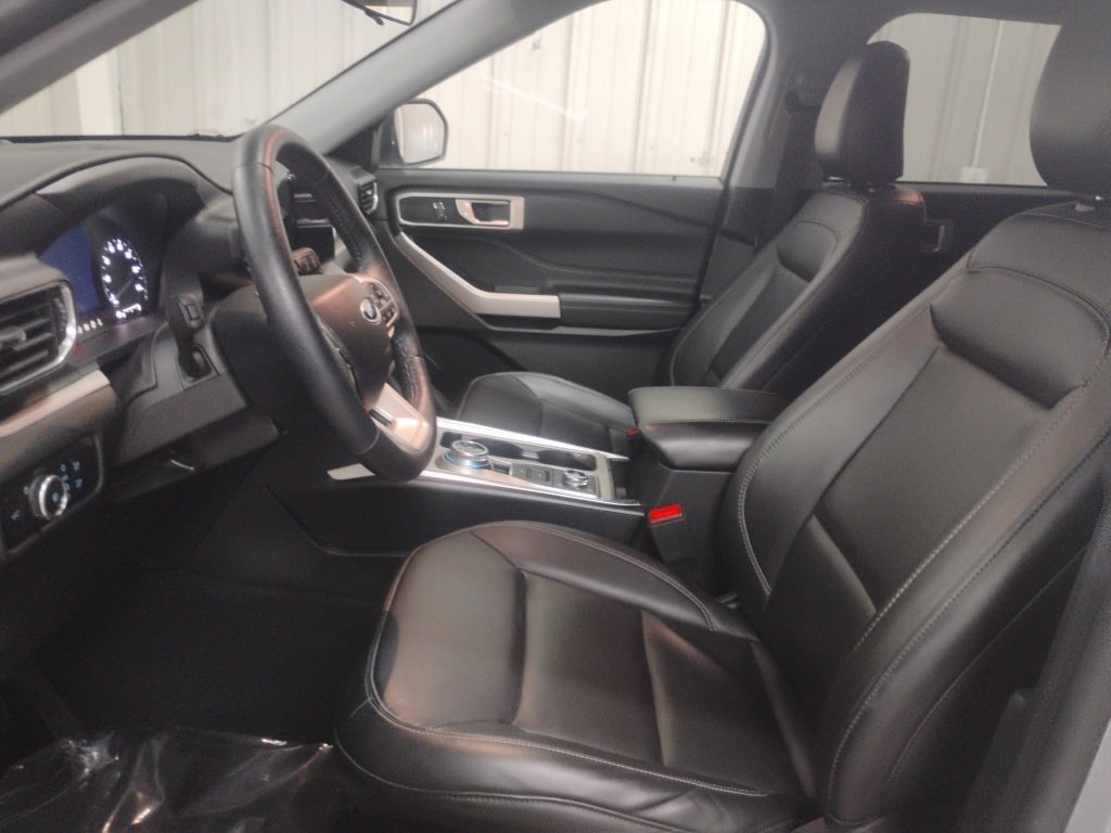 Used 2024 Ford Explorer XLT w/ Equipment Group 202A image 19