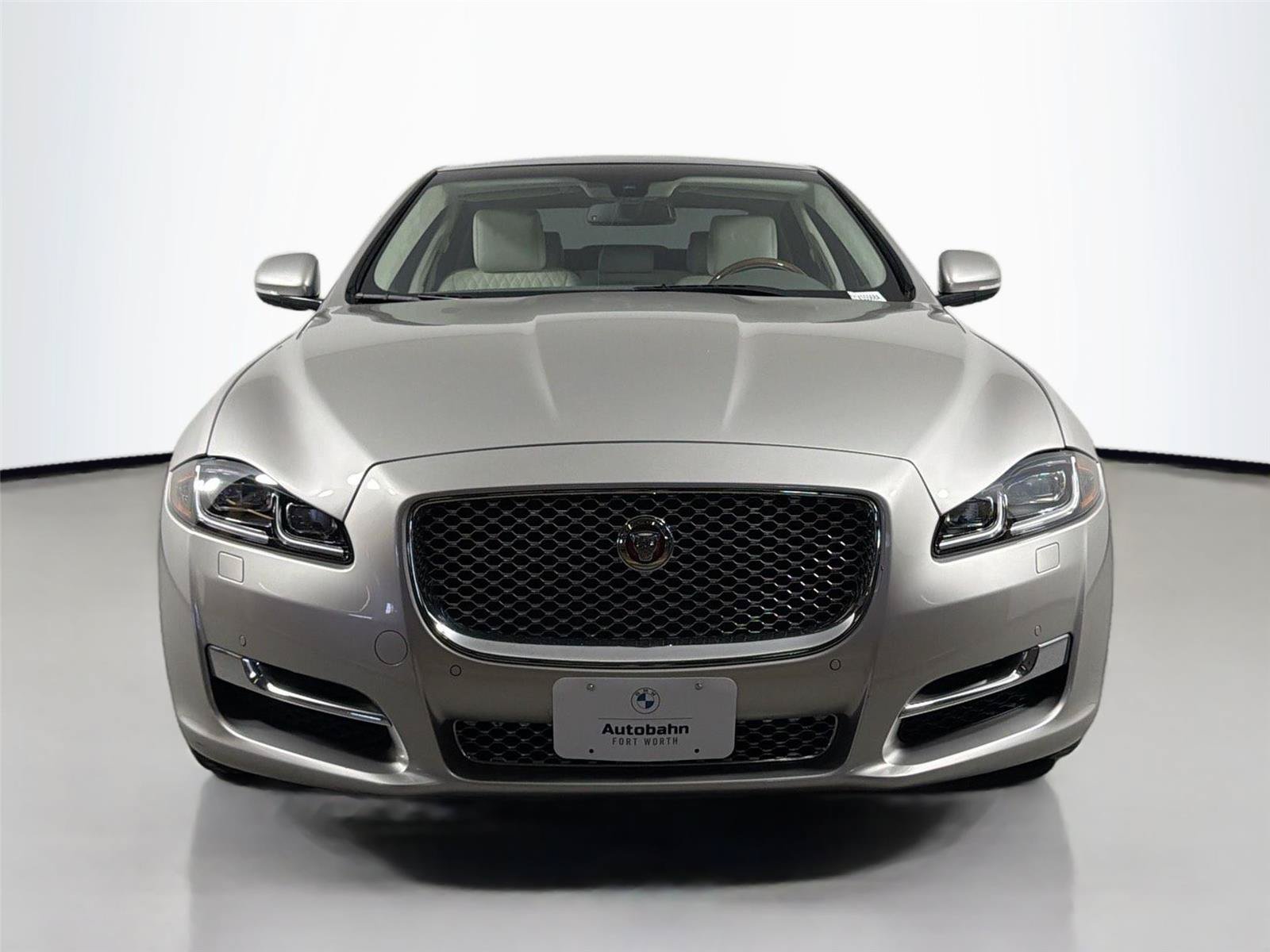 Used 2017 Jaguar XJ L Portfolio RWD image 2