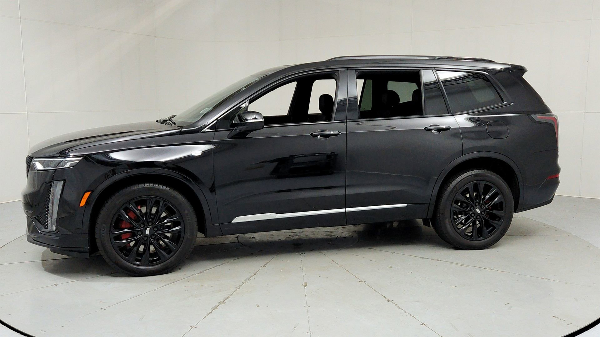 Certified 2024 Cadillac XT6 Sport w/ LPO, Floor Liner Package AWD/4WD image 2