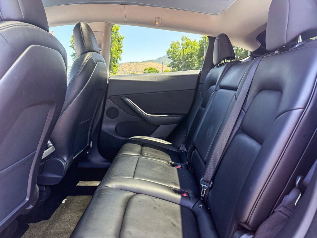Used 2021 Tesla Model Y Long Range AWD/4WD image 17