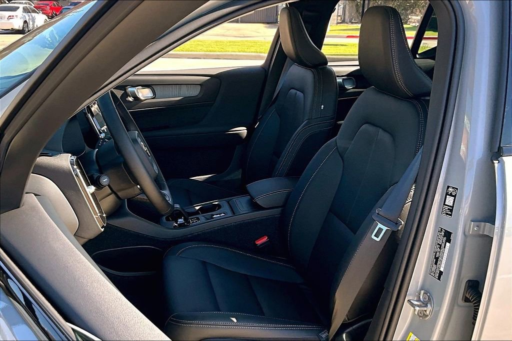 New 2026 Volvo XC40 B4 Core image 37