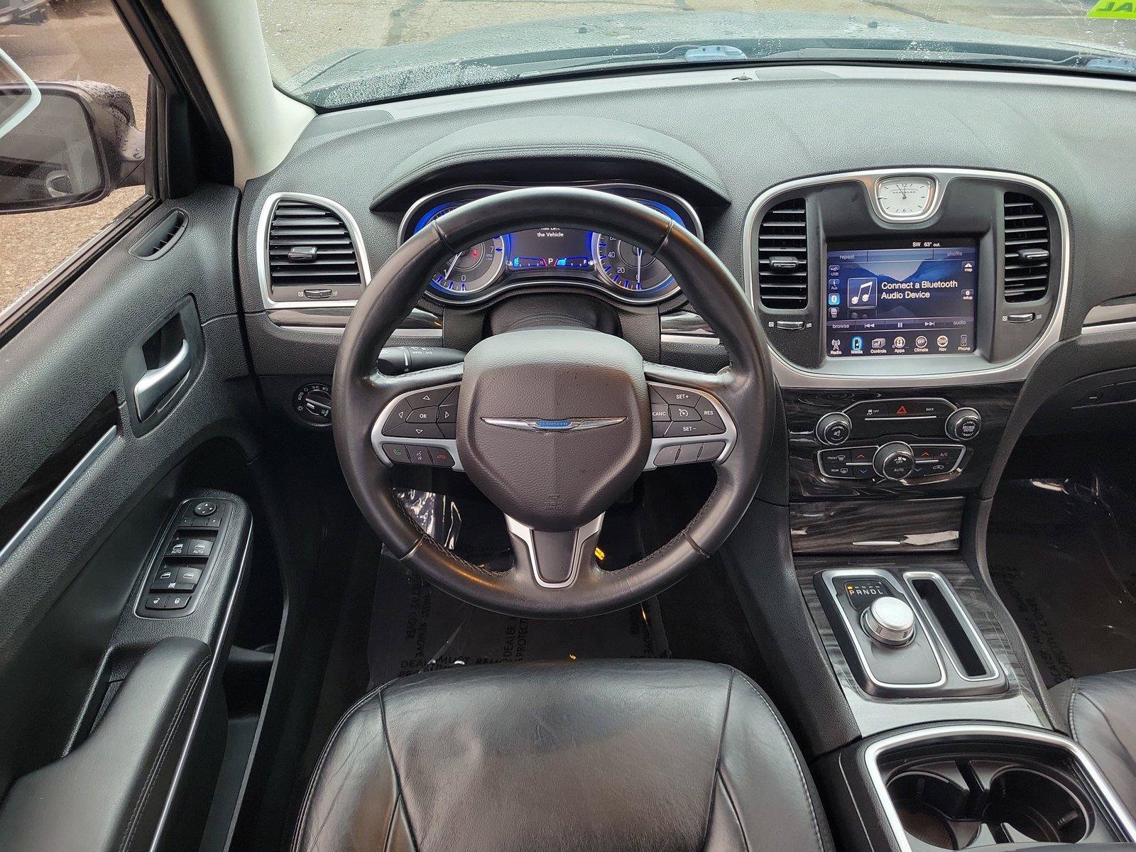 Used 2016 Chrysler 300 Limited RWD image 9