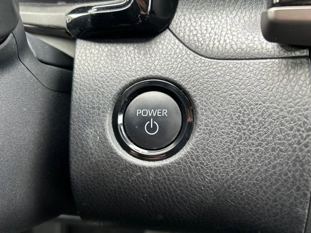 Used 2025 Toyota Camry SE image 23