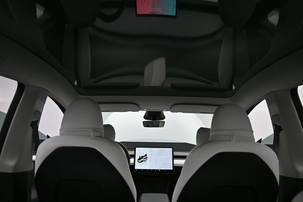 Used 2025 Tesla Model Y Long Range RWD image 17