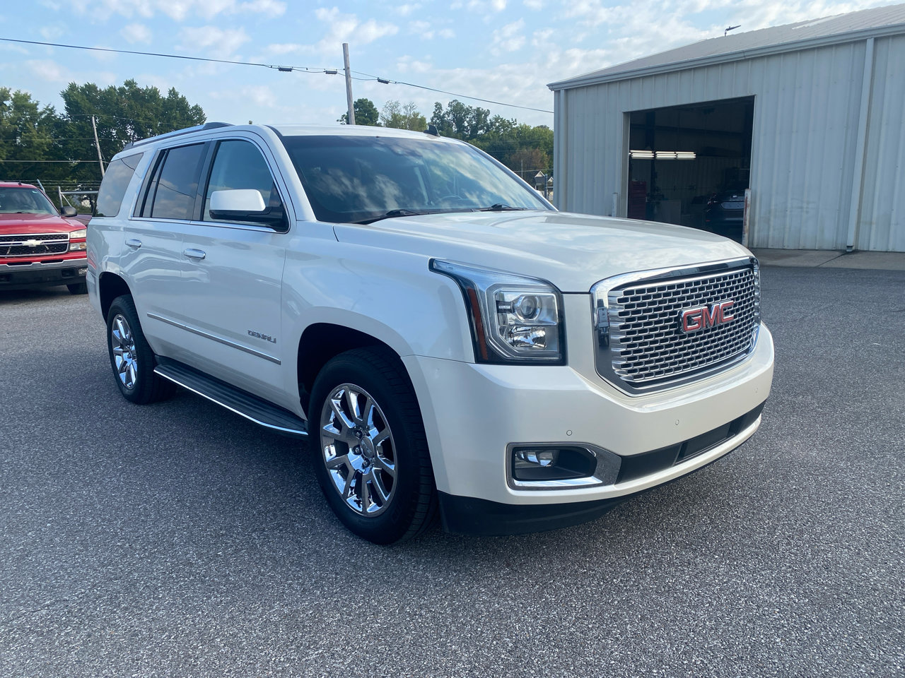 Used 2015 GMC Yukon Denali w/ Touring Package image 3
