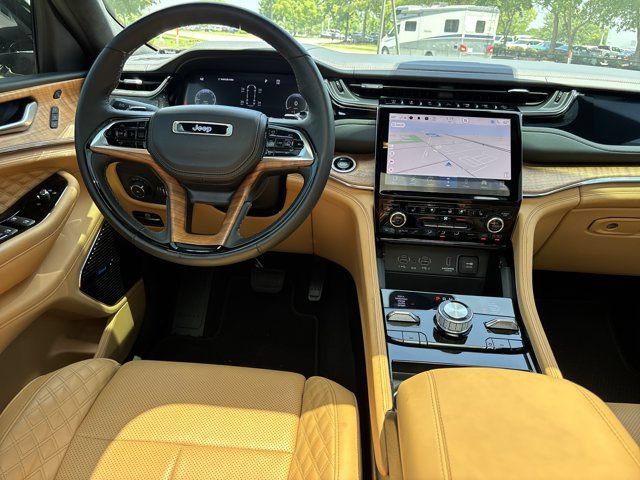 Used 2024 Jeep Grand Cherokee L Summit AWD/4WD image 17
