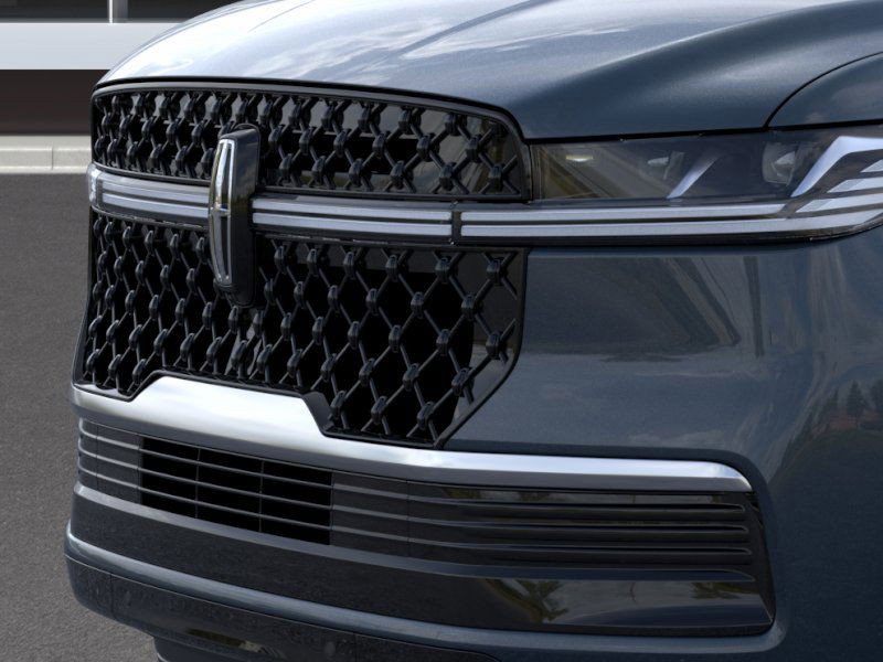 New 2026 Lincoln Navigator Reserve w/ Jet Appearance Package AWD/4WD image 17