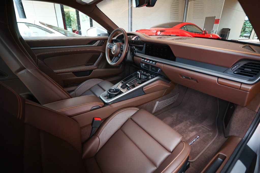 Used 2025 Porsche 911 Carrera RWD image 39