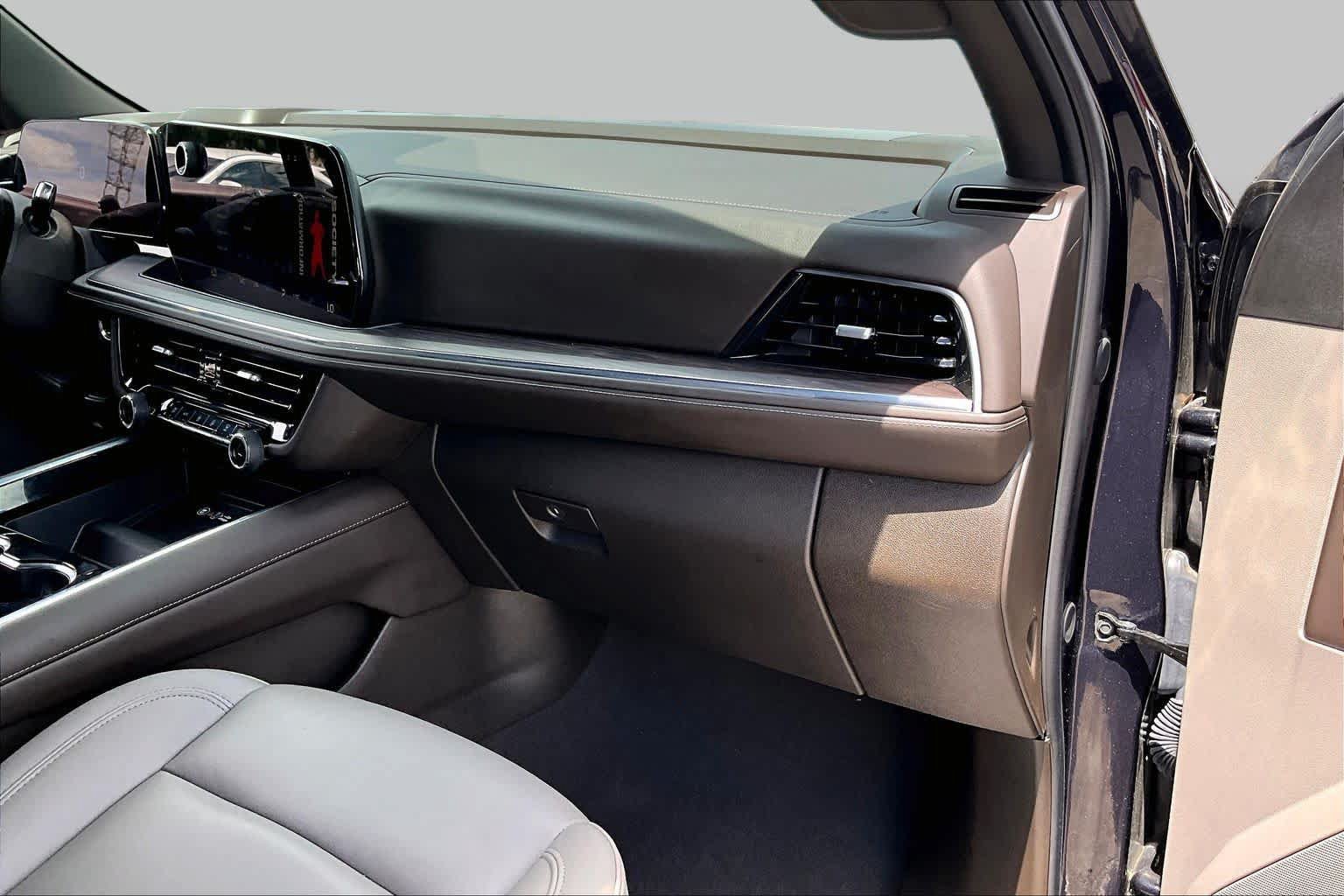Used 2025 Chevrolet Tahoe LT w/ Comfort Package RWD image 16