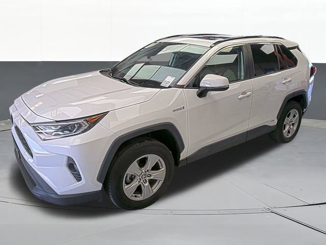 Used 2021 Toyota RAV4 XLE w/ Convenience Package image 4