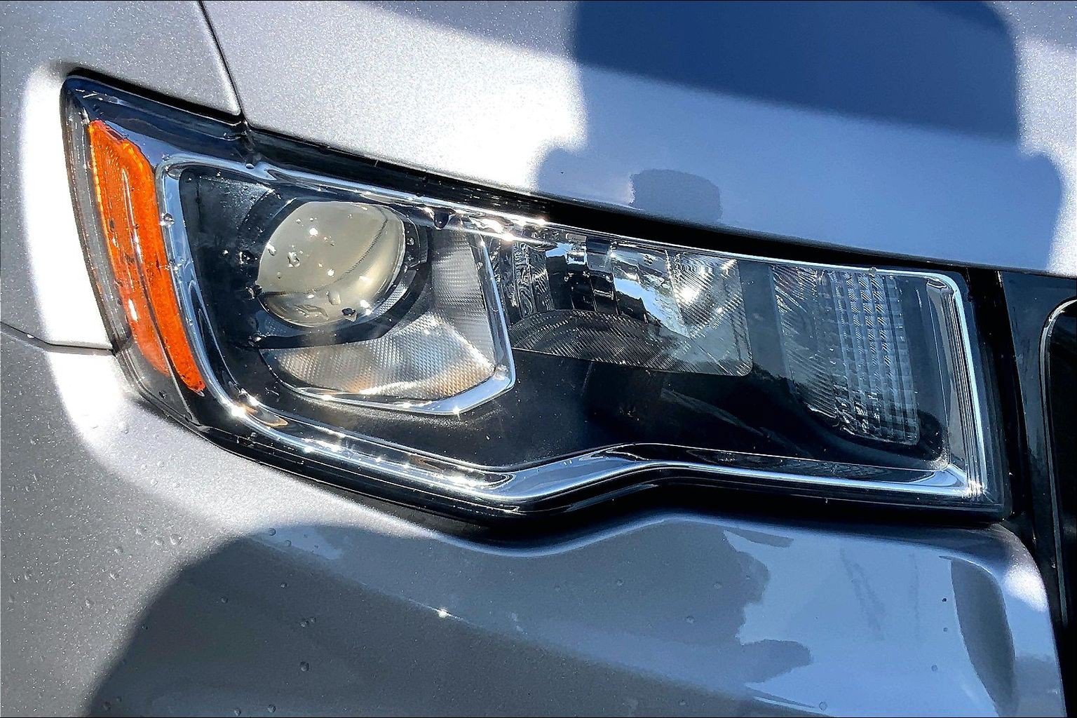 Used 2020 Jeep Grand Cherokee Laredo AWD/4WD image 25