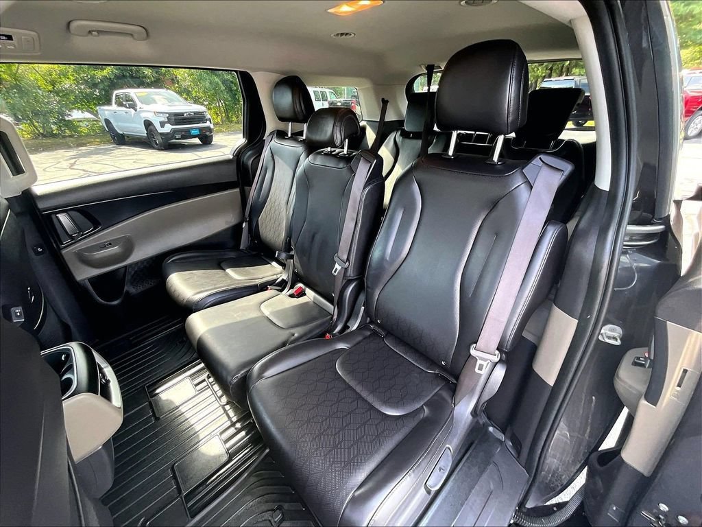 Used 2025 Kia Carnival FWD image 14