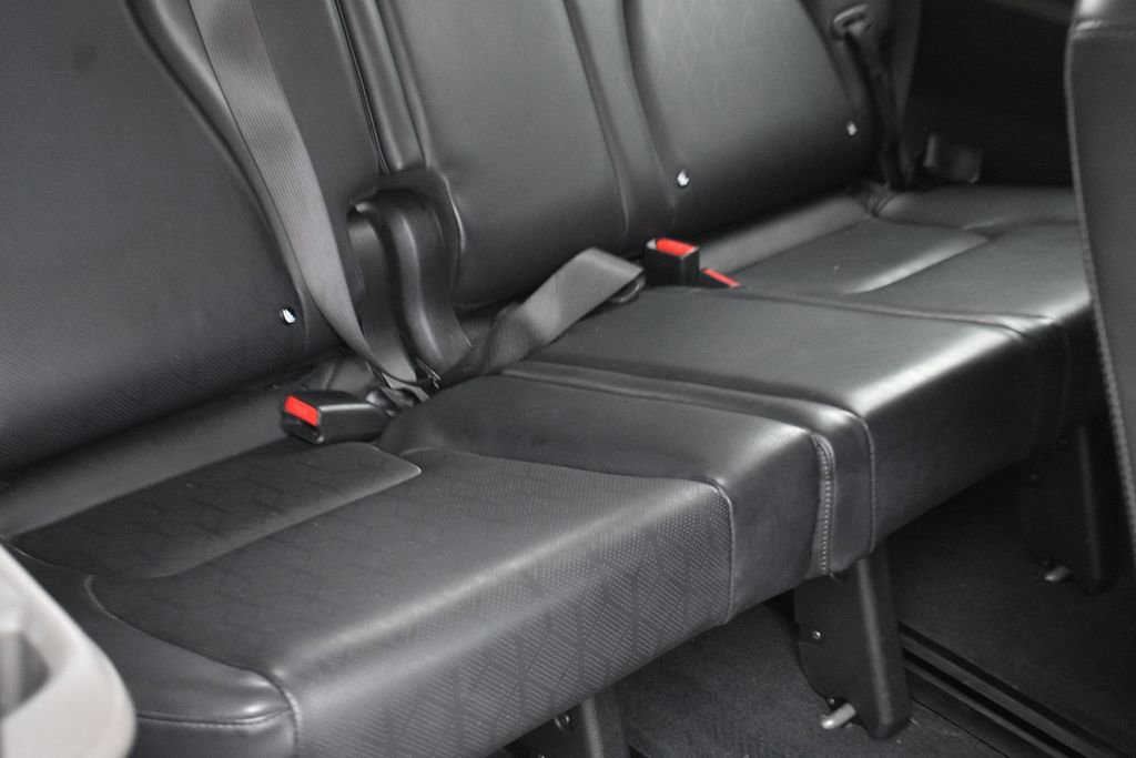 Used 2025 Kia Carnival FWD image 33