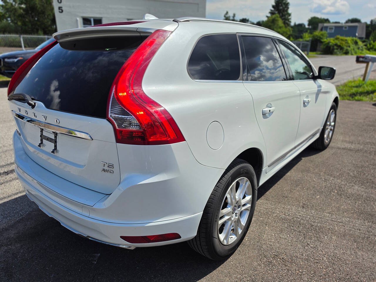 Used 2015 Volvo XC60 T5 AWD/4WD image 16