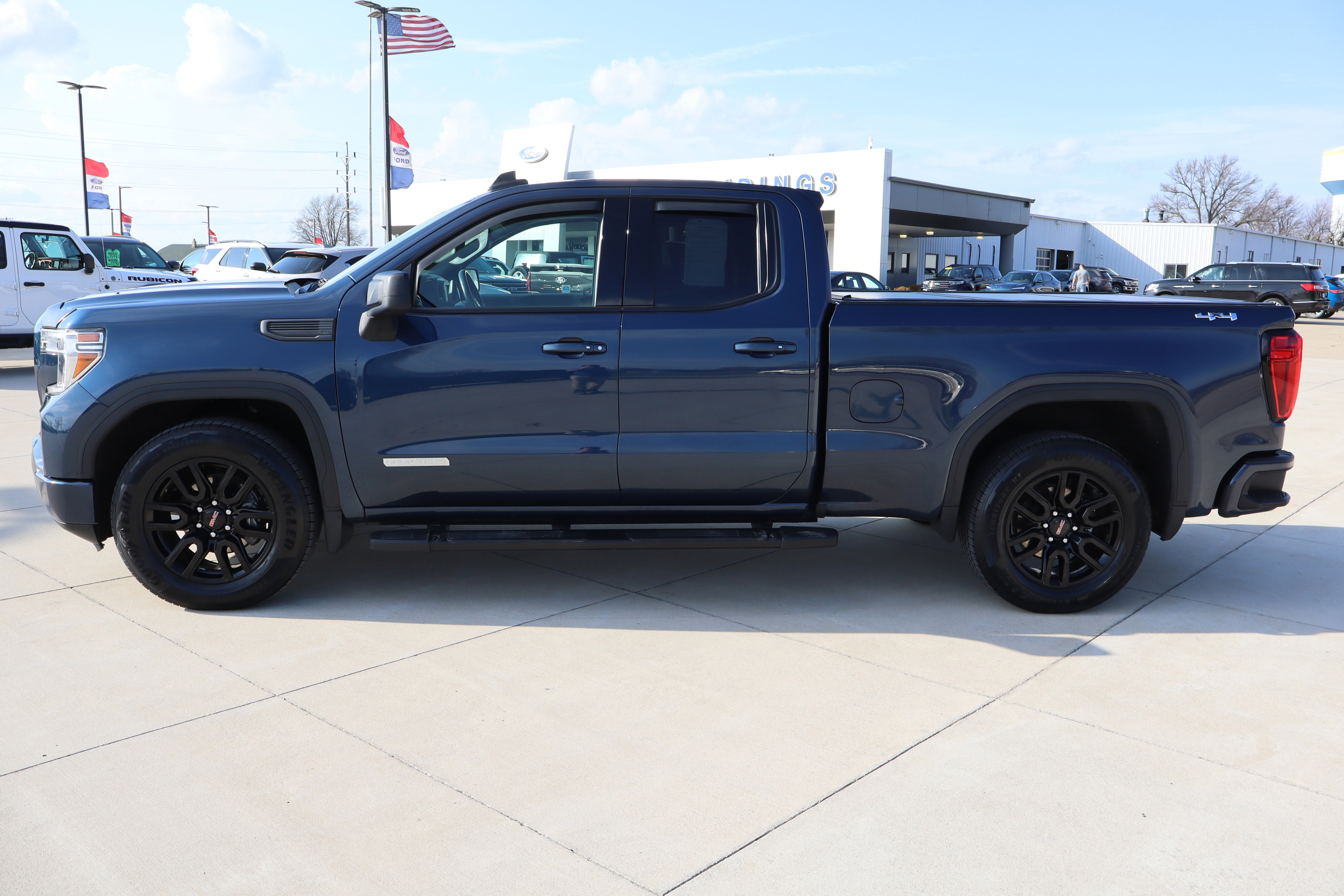 Used 2022 GMC Sierra 1500 Elevation w/ LPO, Elevation Black Package image 9
