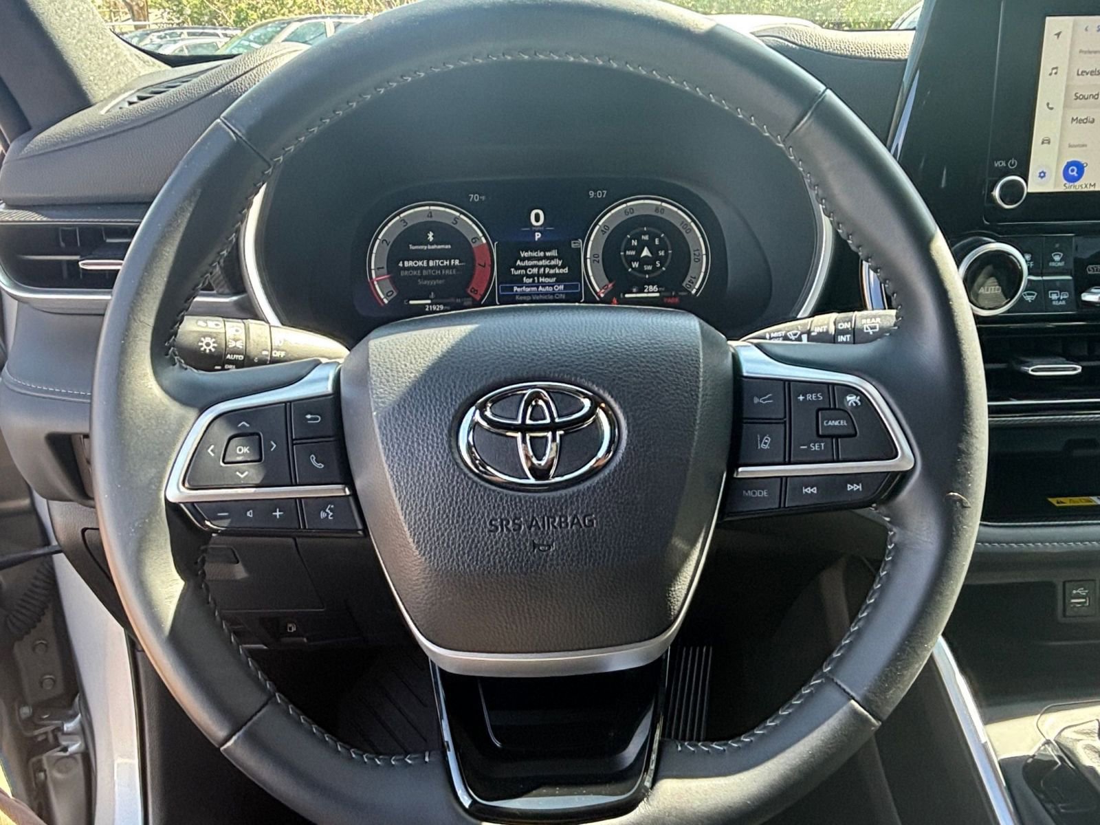 Used 2025 Toyota Highlander XSE AWD/4WD image 25