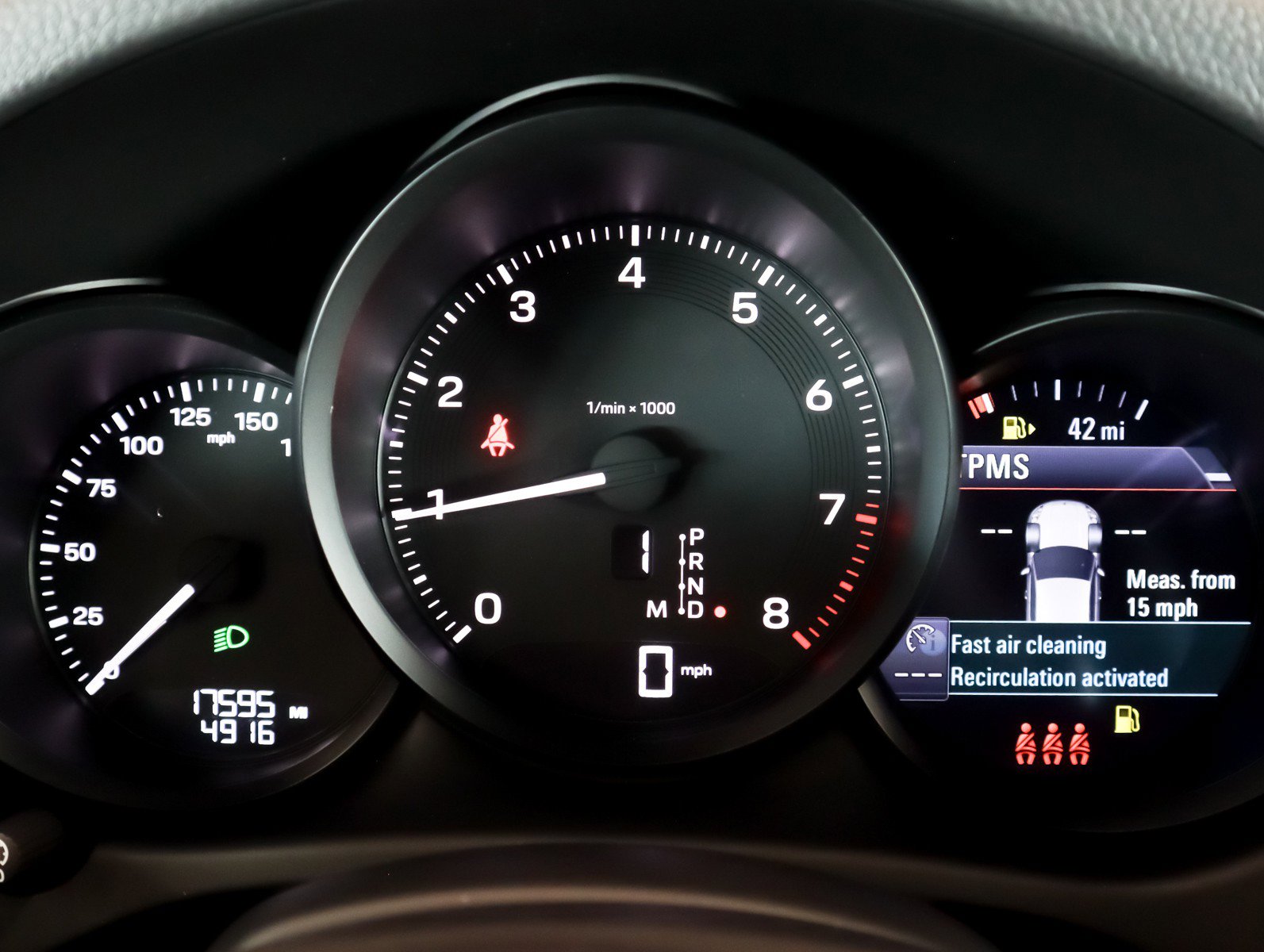 Certified 2024 Porsche Macan image 16