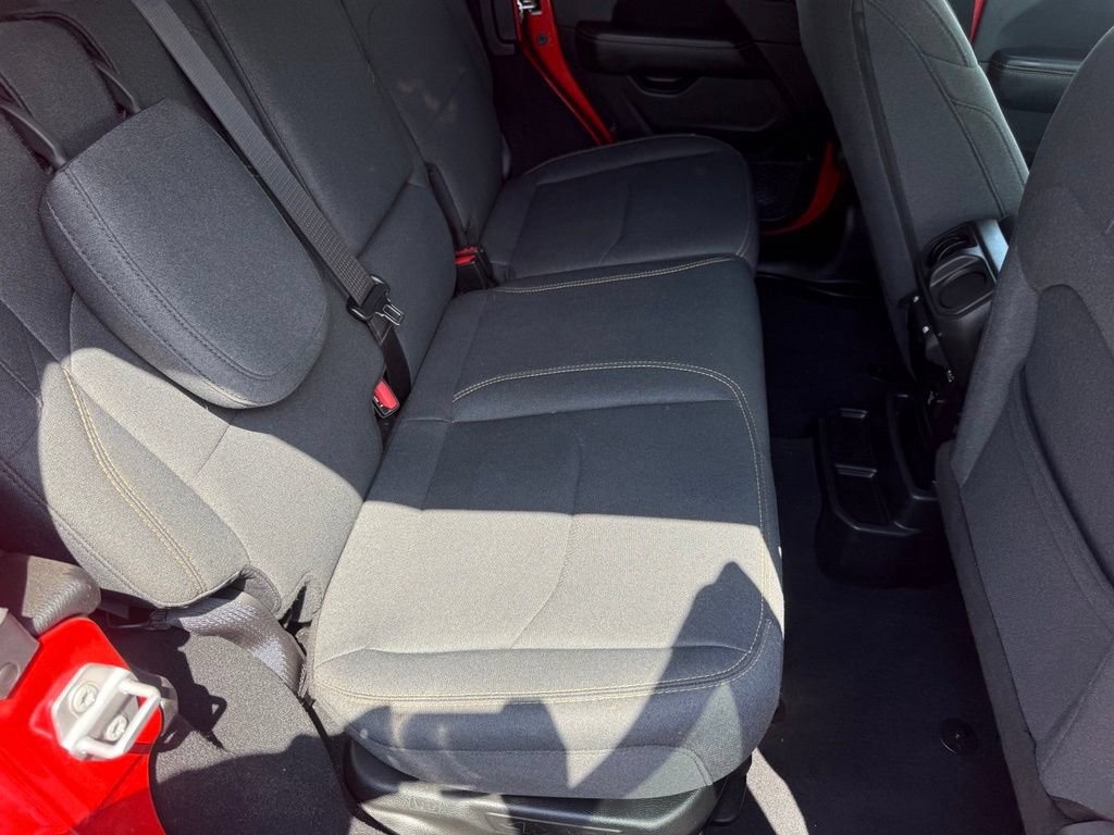 Used 2025 Jeep Wrangler Unlimited Sahara AWD/4WD image 53