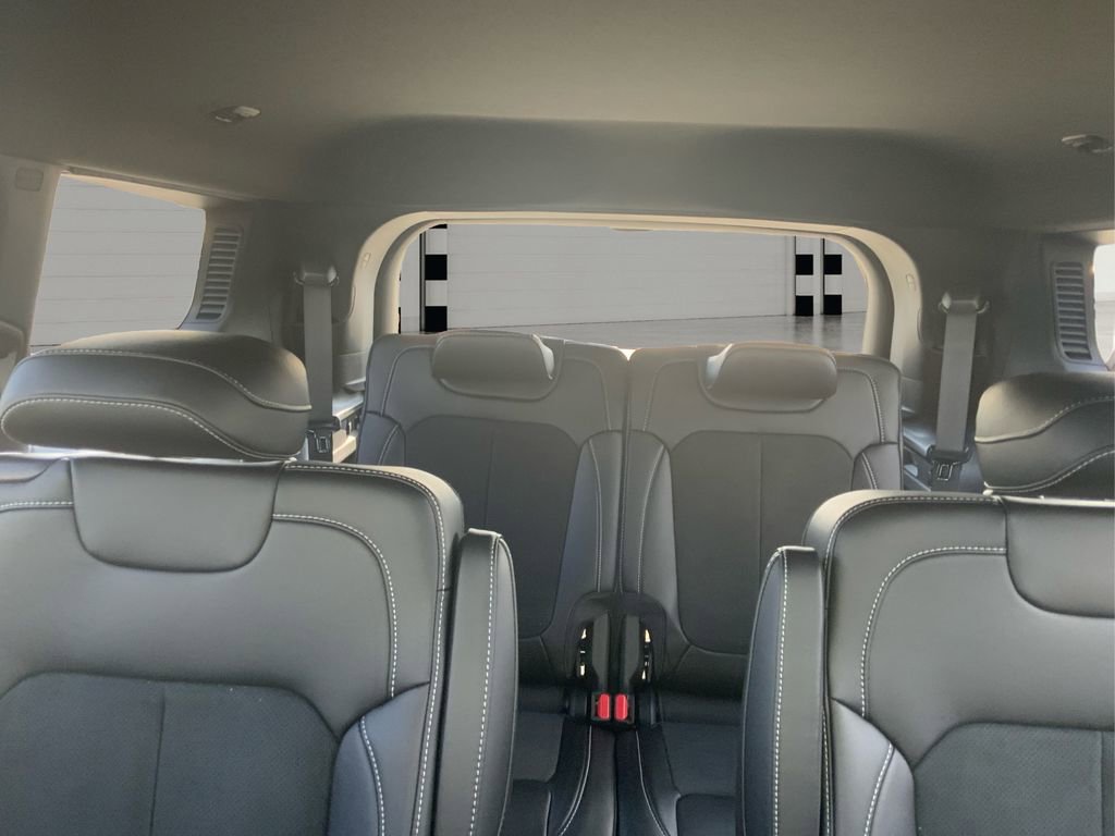 New 2025 Jeep Grand Cherokee L Altitude image 28