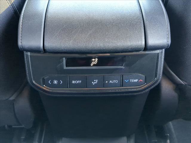 Used 2020 Toyota Highlander LE image 16