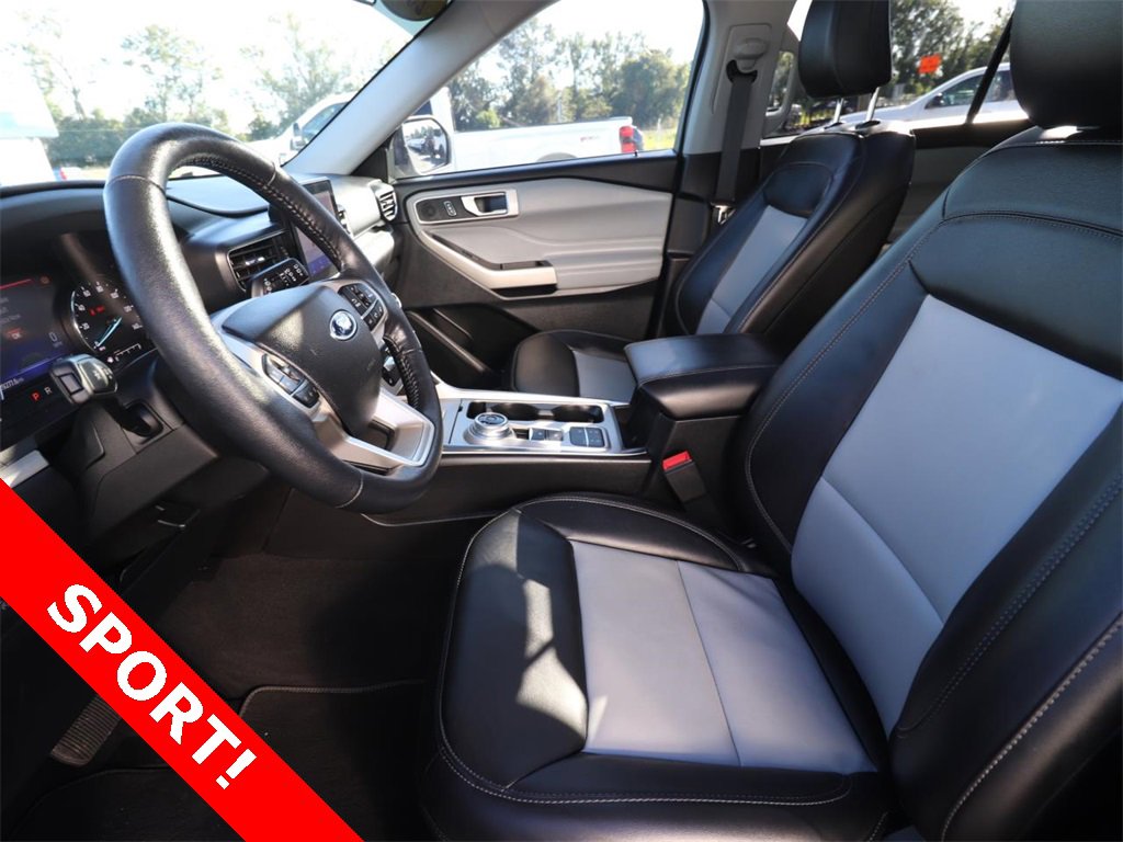 Used 2022 Ford Explorer XLT w/ Equipment Group 202A image 2