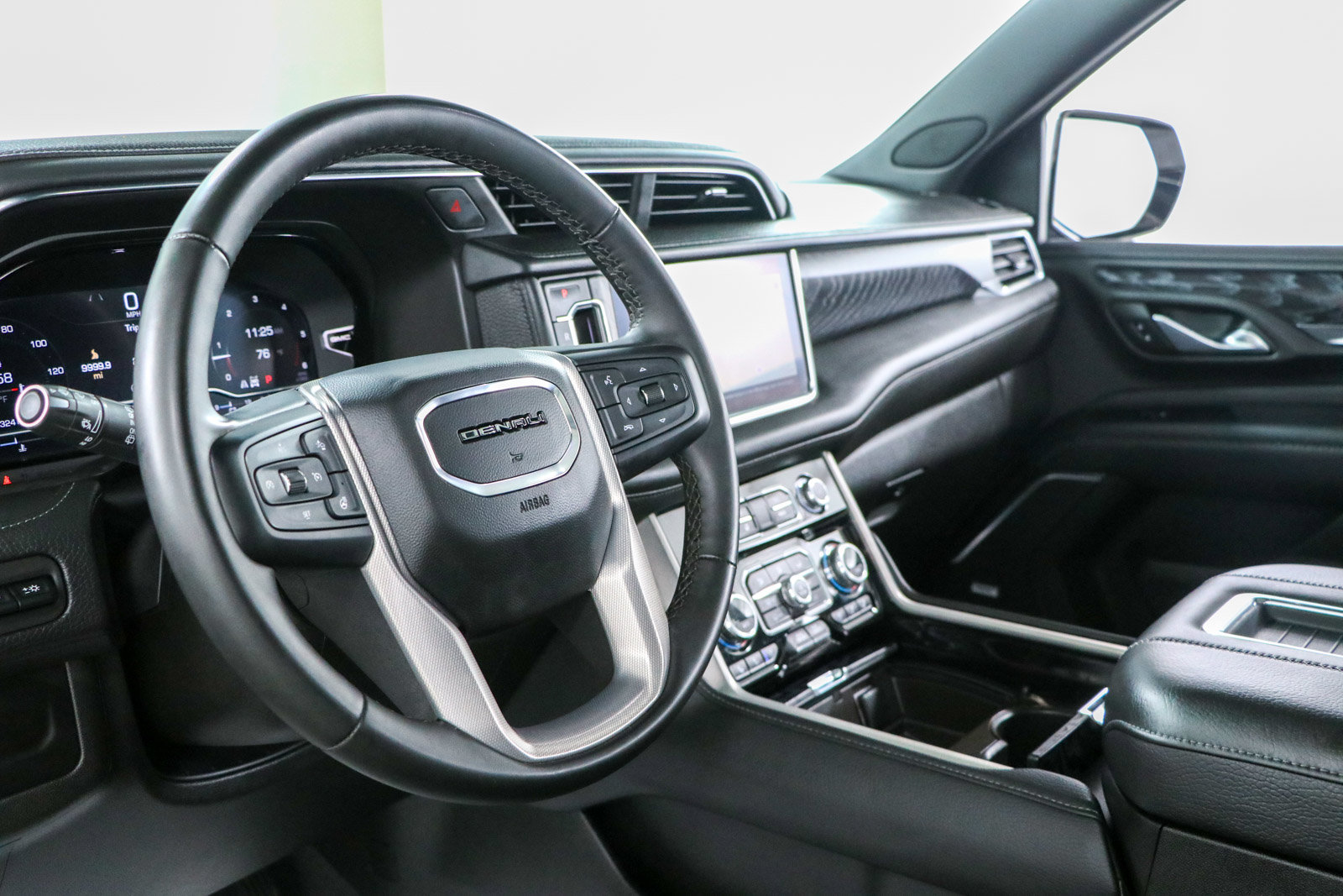 Used 2023 GMC Yukon Denali AWD/4WD image 26