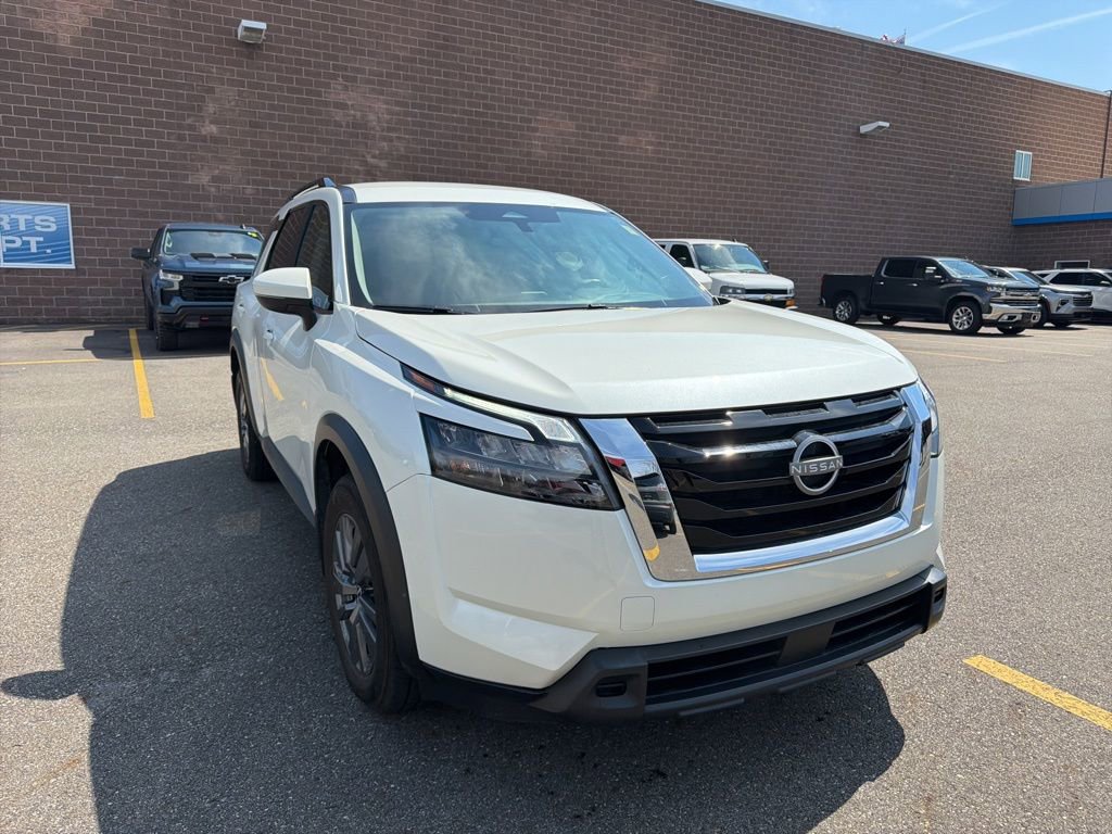 Used 2024 Nissan Pathfinder SV w/ Lighting Package (N92) image 2
