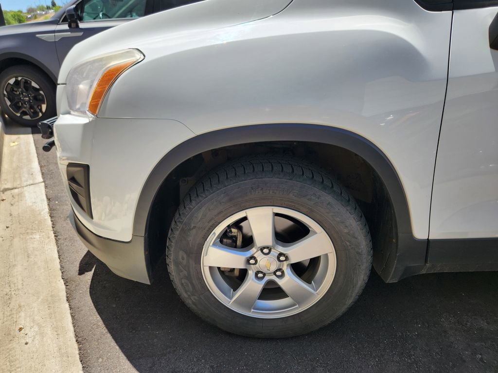 Used 2015 Chevrolet Trax LS AWD/4WD image 15