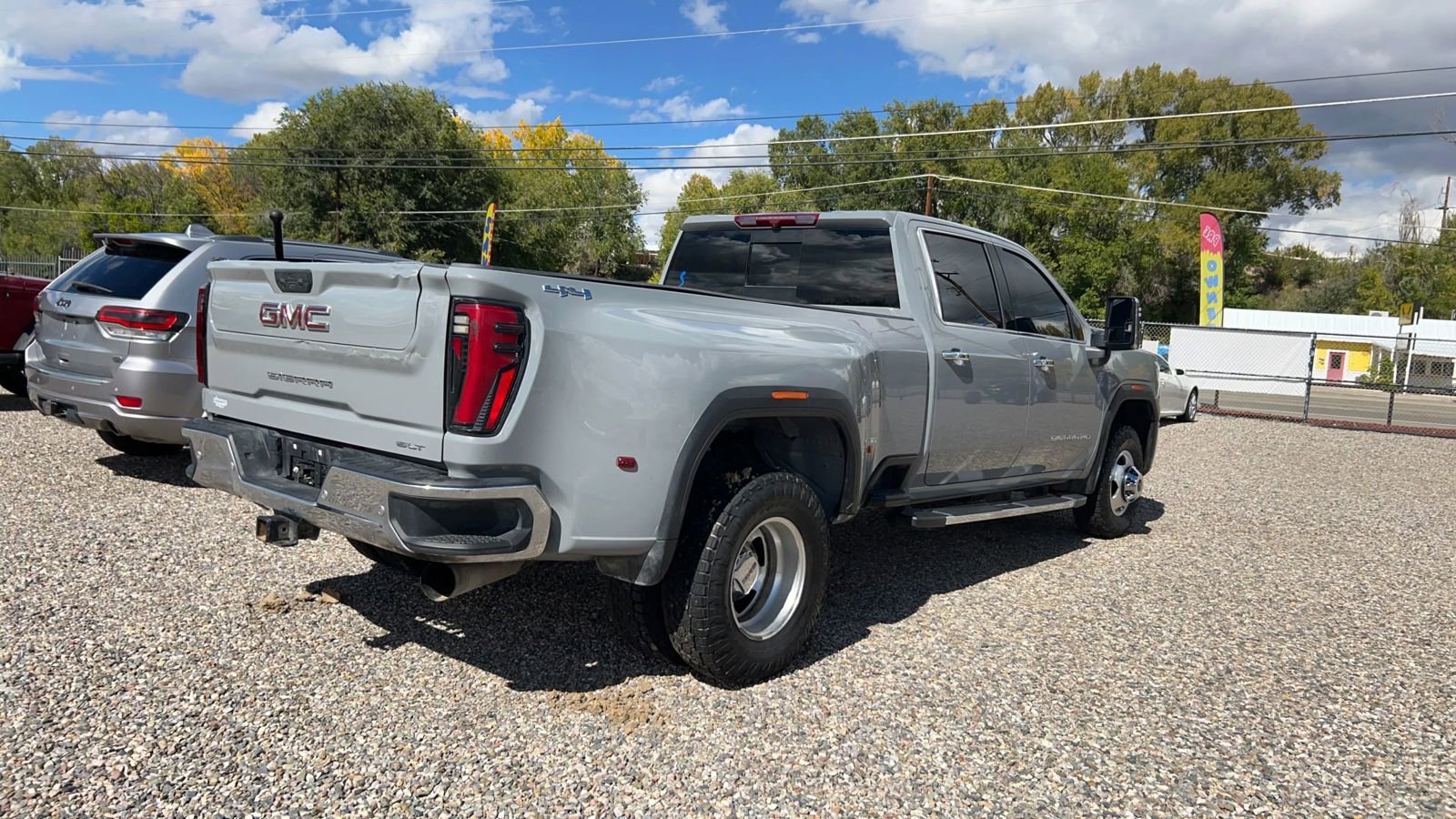 Used 2024 GMC Sierra 3500 SLT w/ SLT Premium Package image 6