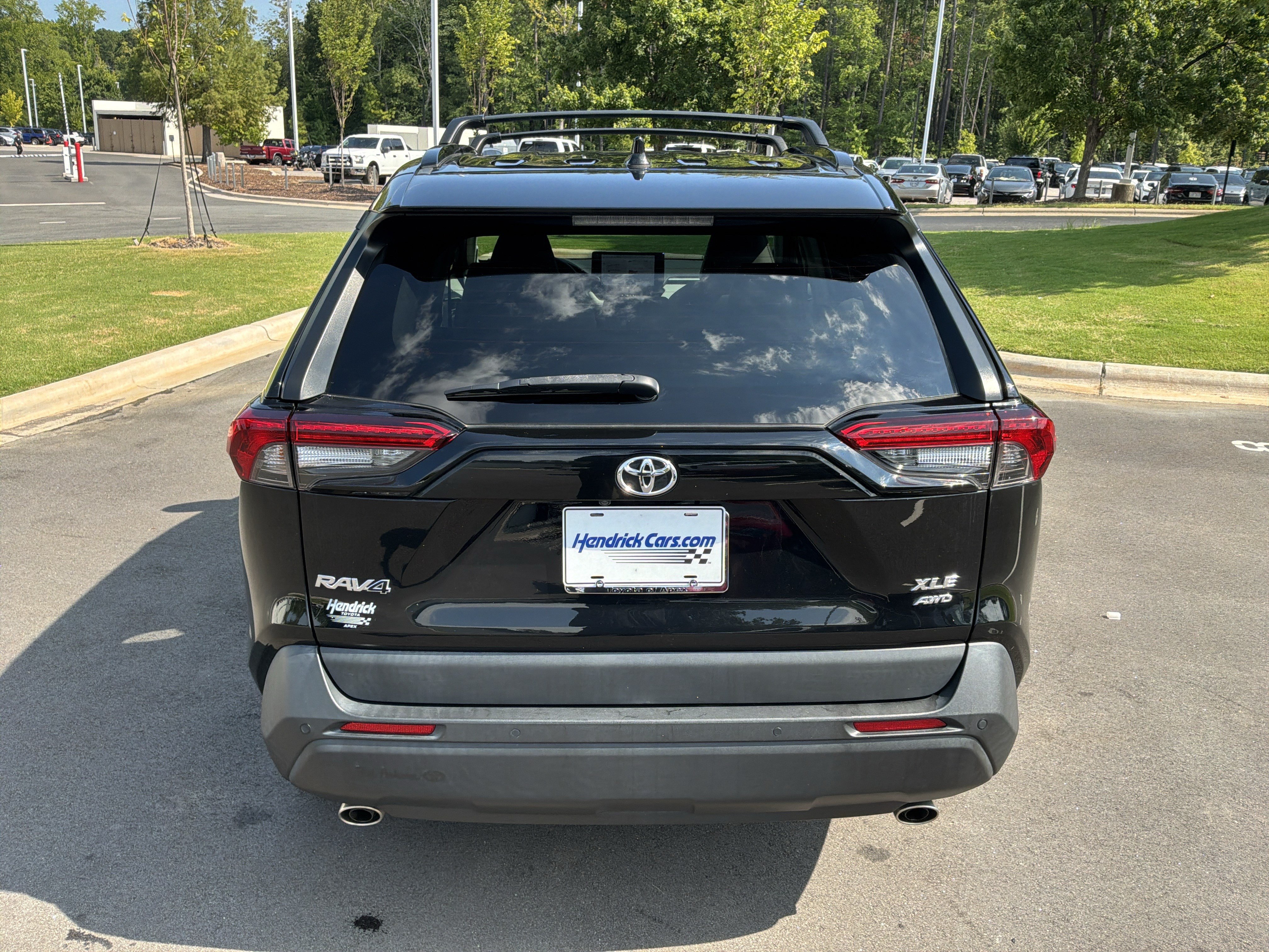 Used 2023 Toyota RAV4 XLE Premium AWD/4WD image 9
