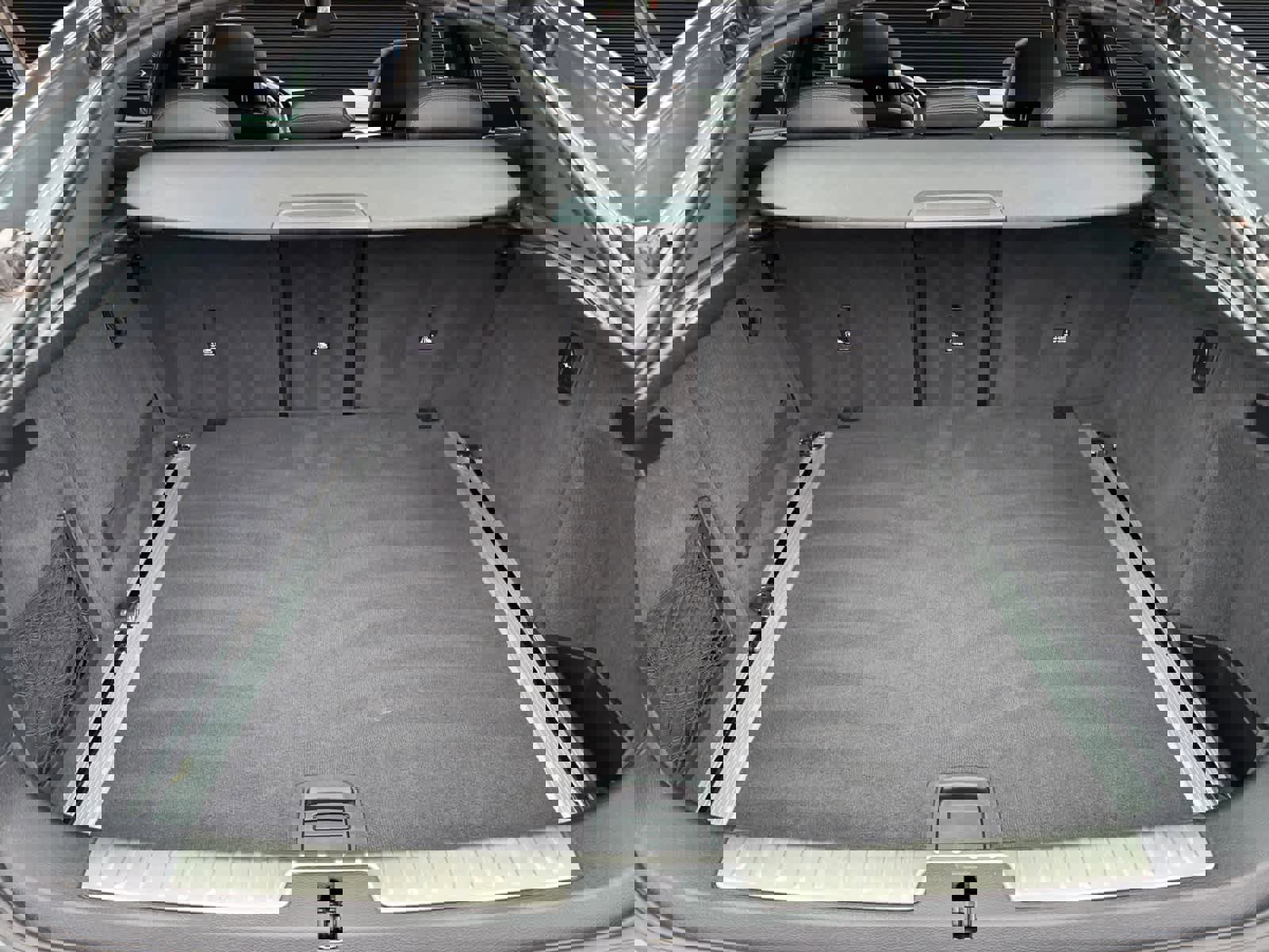 Used 2018 BMW X6 xDrive50i w/ M Sport Package image 12