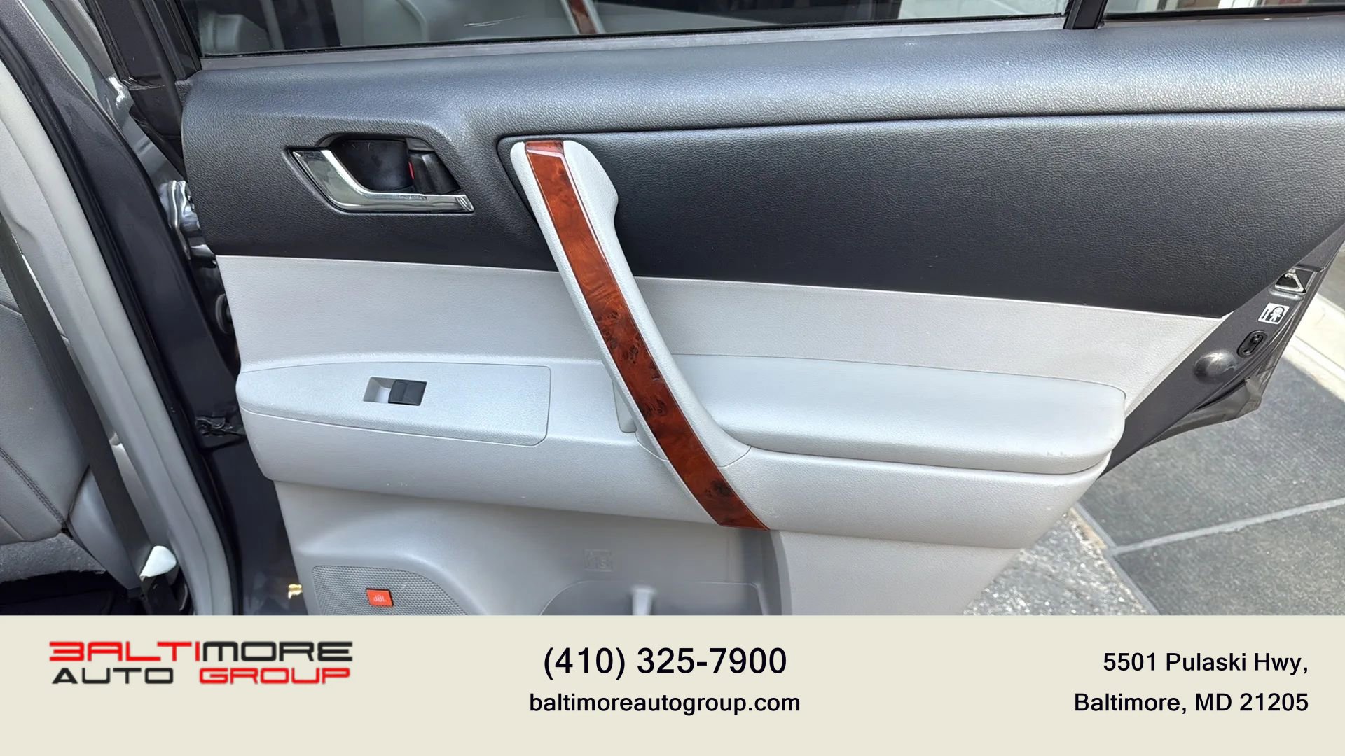 Used 2013 Toyota Highlander Limited image 25