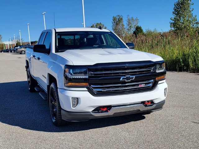 Used 2017 Chevrolet Silverado 1500 LT w/ Redline Edition AWD/4WD image 4