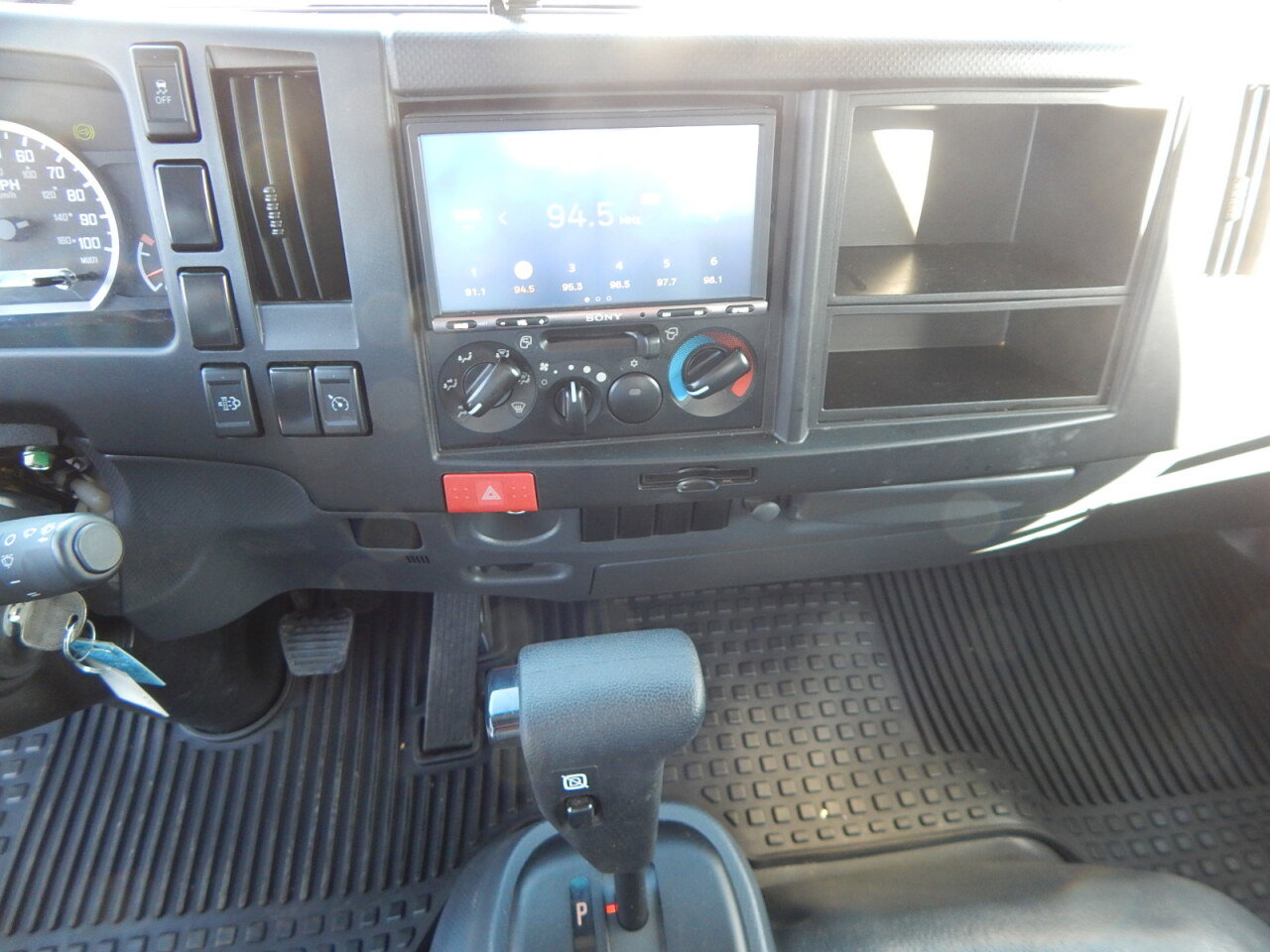 Used 2023 Isuzu NPR image 24