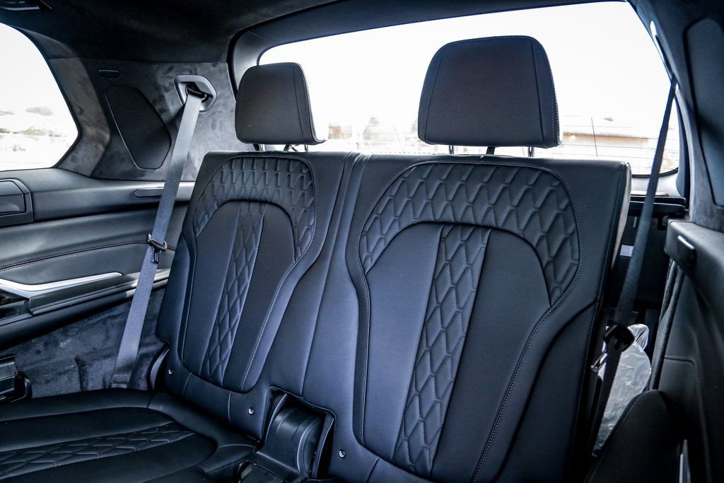 Used 2026 BMW X7 xDrive40i w/ Executive Package image 29