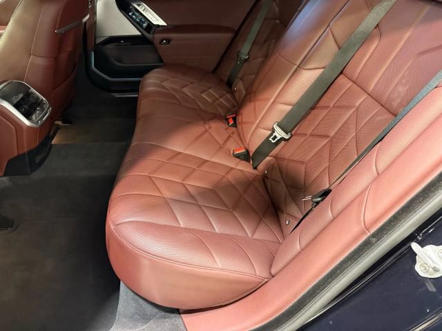 Used 2025 BMW 760i xDrive w/ Executive Package image 79