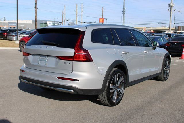 Used 2025 Volvo V60 B5 Cross Country Plus image 44