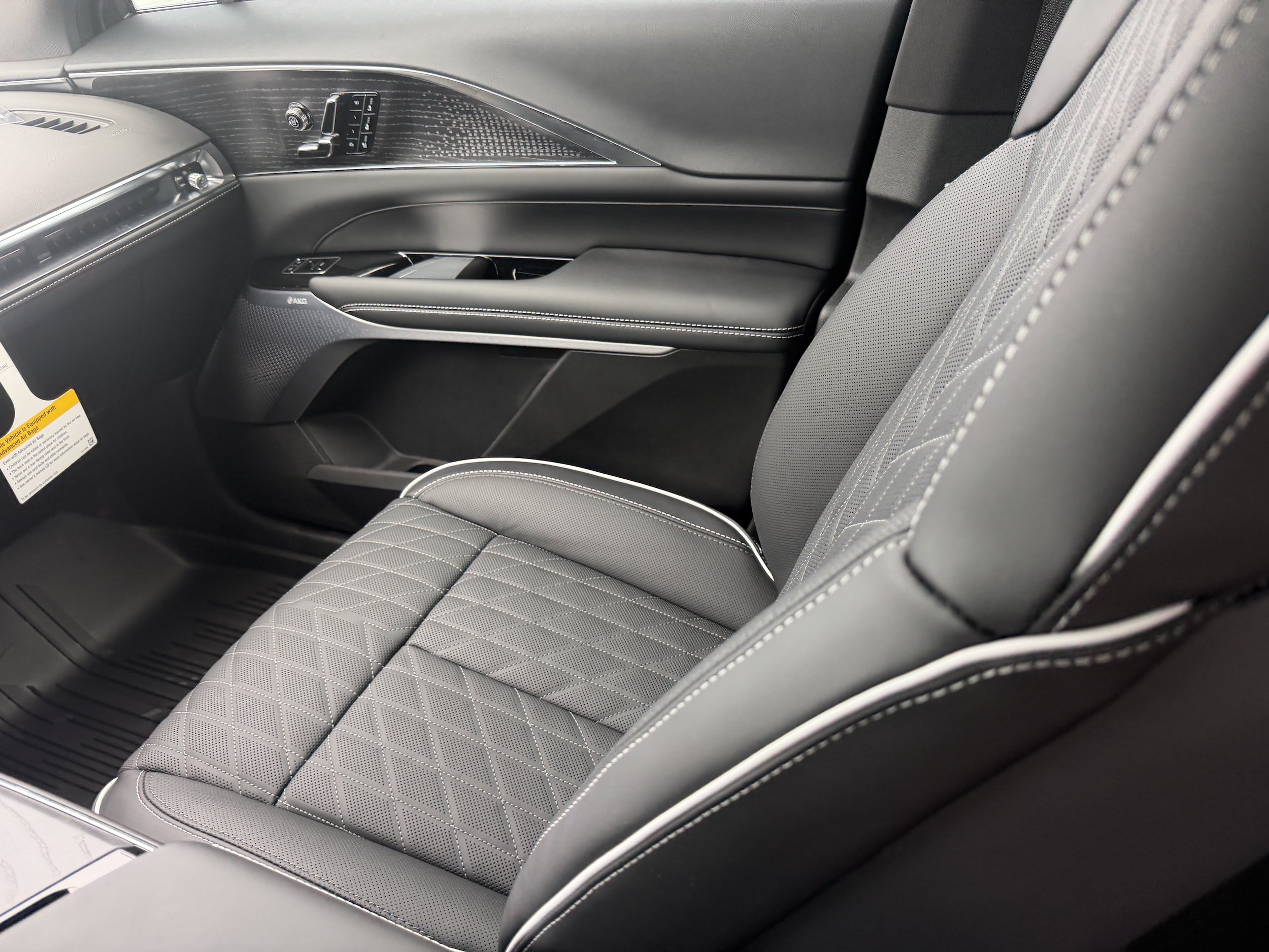 New 2027 Cadillac Lyriq Signature Luxury w/ Nappa Leather Package AWD/4WD image 13