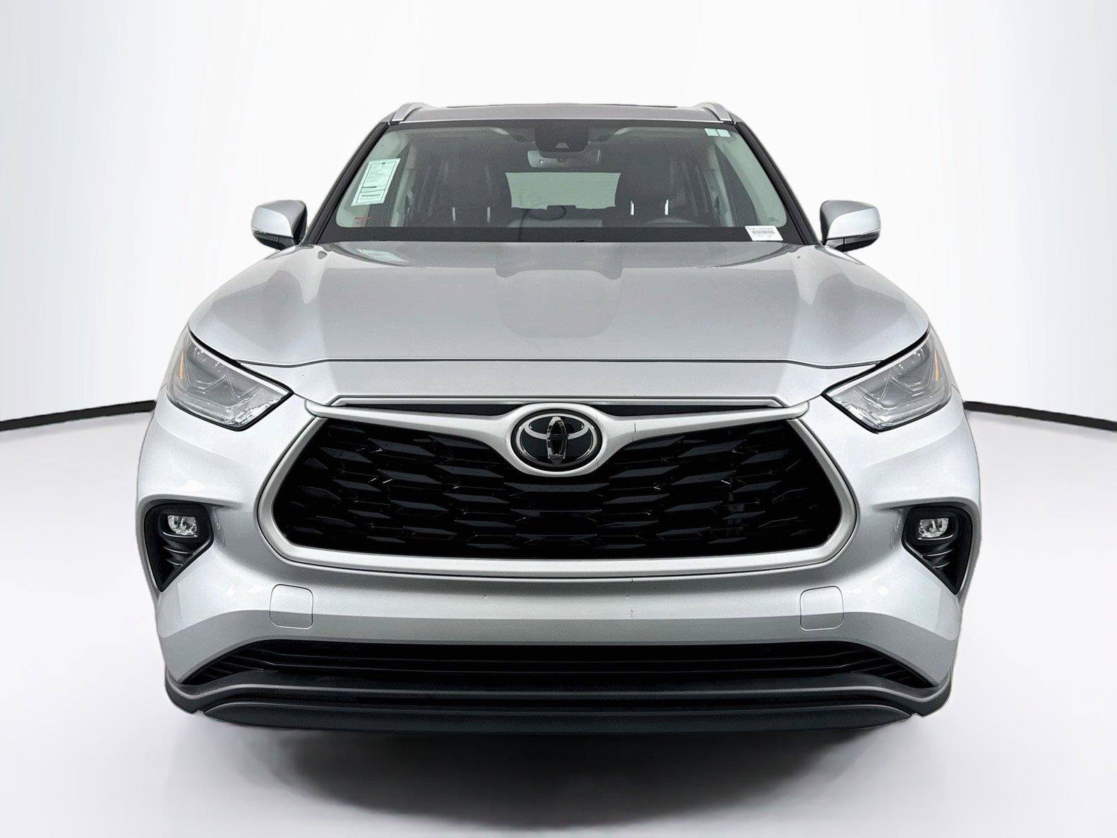 Used 2022 Toyota Highlander XLE FWD image 9
