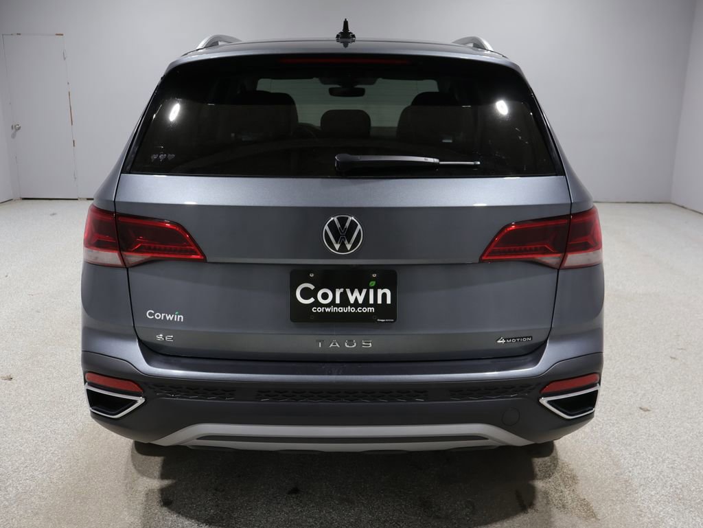 Used 2023 Volkswagen Taos SE w/ Panoramic Sunroof Package image 3