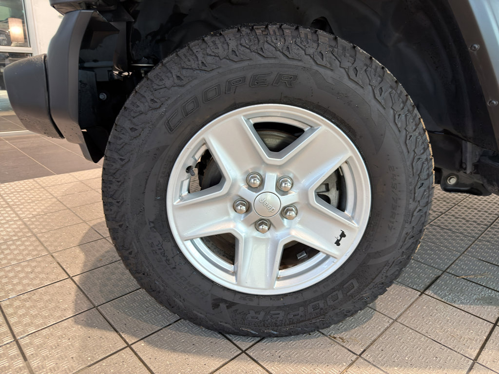 Used 2020 Jeep Gladiator Sport w/ Quick Order Package 24S image 9